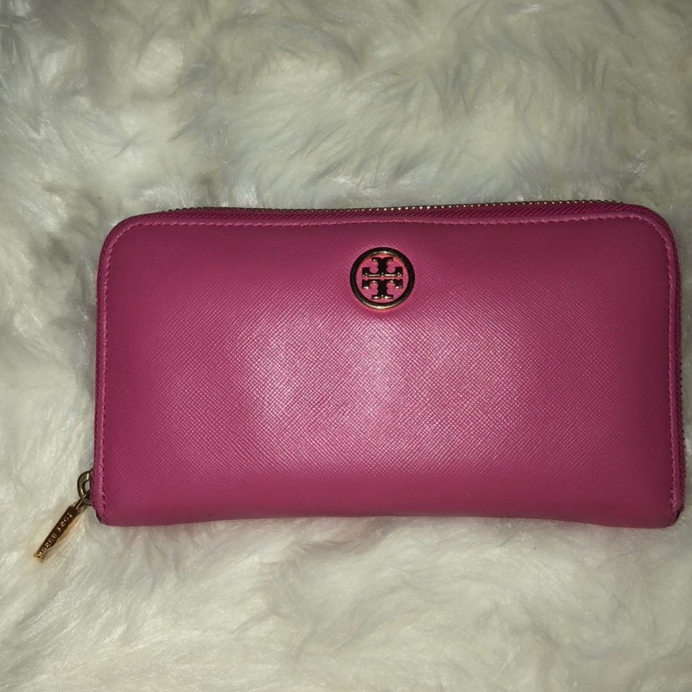 Tory Burch Large ZIP Wallet **SOLD**